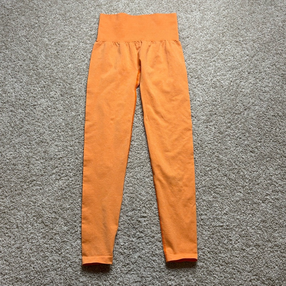 NVGTN Seamless Leggings - Picture 2 of 5